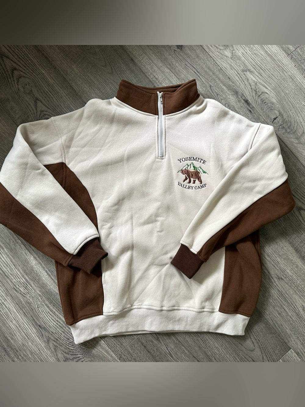 Yosemite Valley Camp Two-Tone White and Brown Quarter-Zip Sweatshirt